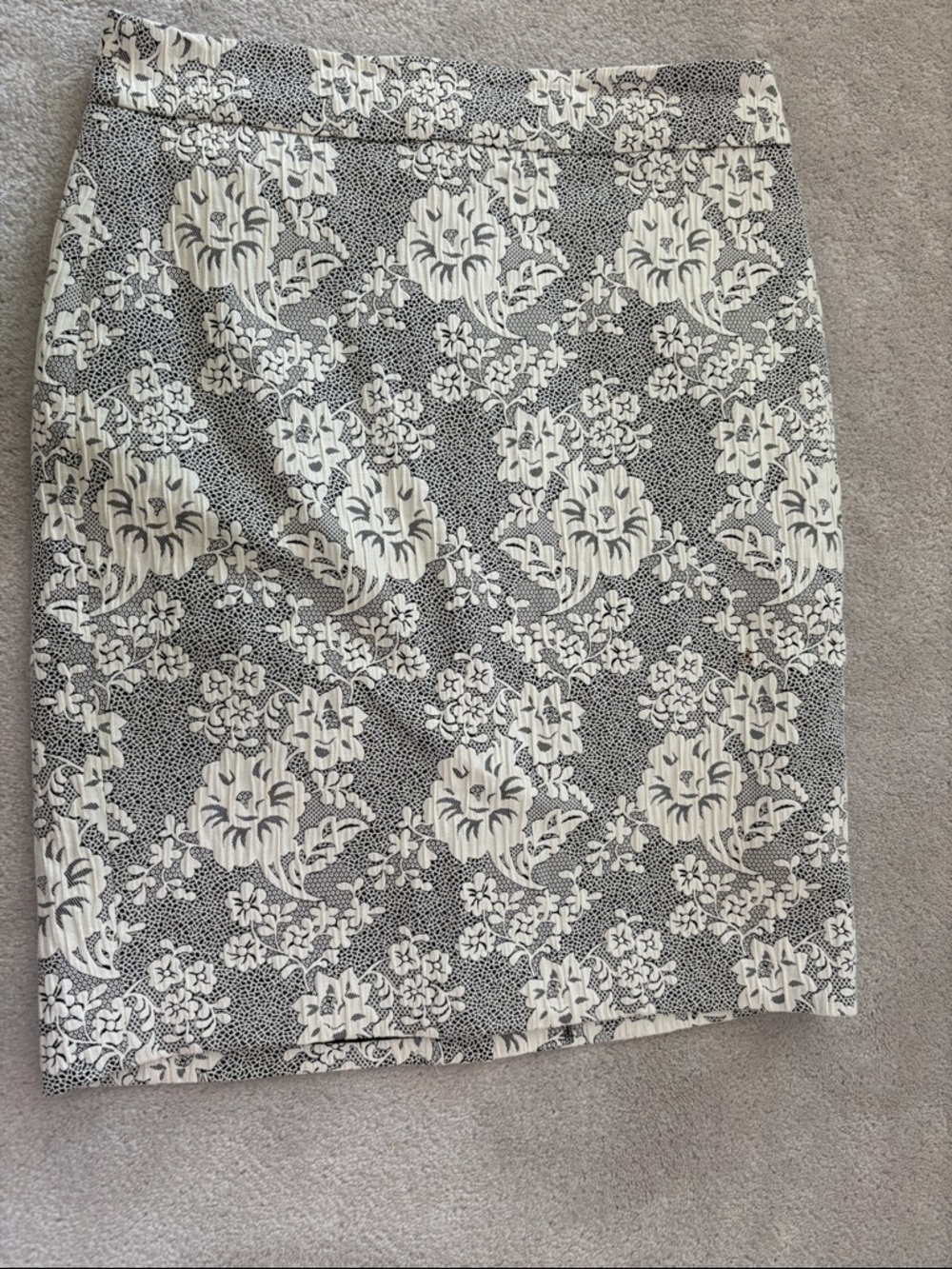 Ann Taylor Black and White Floral Pencil Skirt lined never